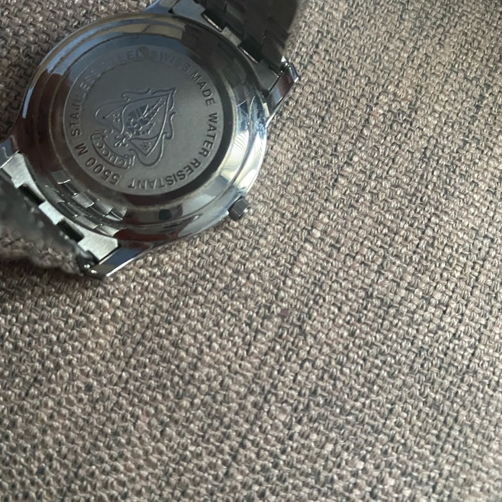 Like new Authentic Gucci watch! - Picture 5 of 5